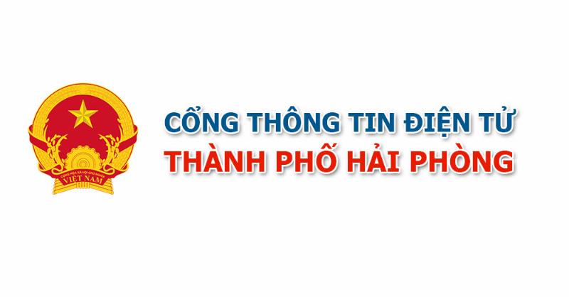 Hinh anh the hien mot co gai tre (nu sinh 2011) dang doc sach, tu tap trung the hien su noi tam, kien dinh